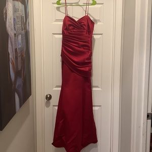 Davids Bridal Style D18293 | Size 4 | Color: Apple | Great Condition